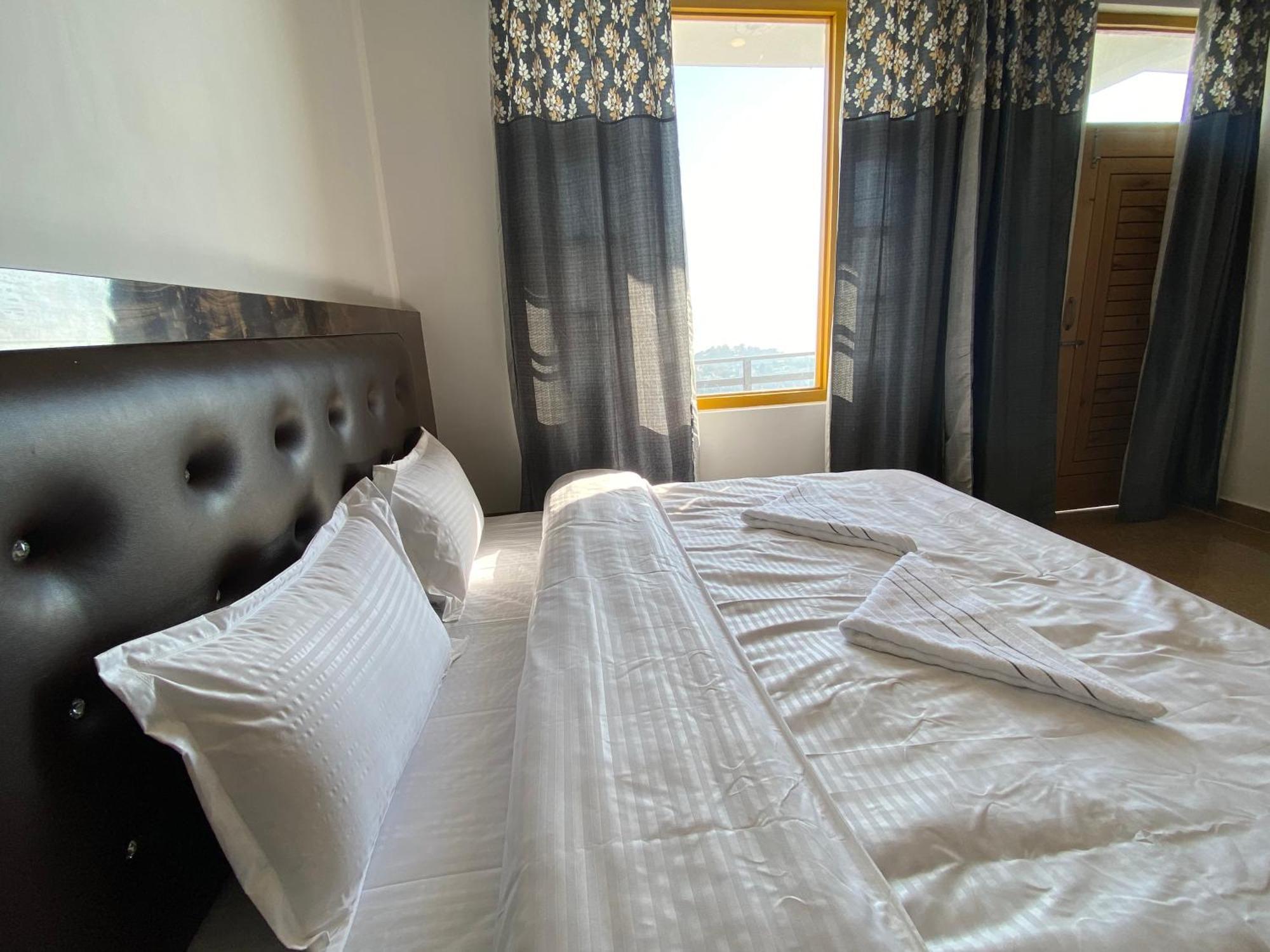 Redeem Cafe & Homestay McLeod Ganj Exterior photo